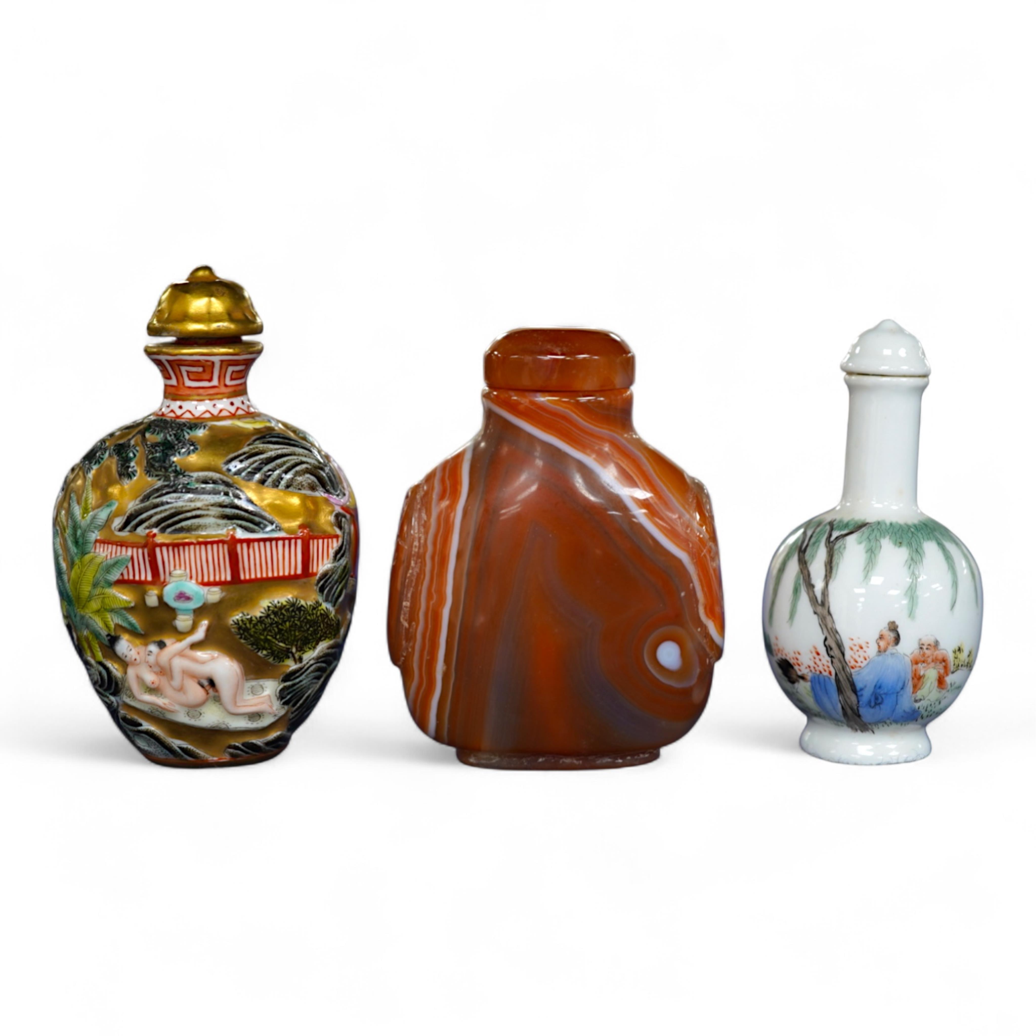A Chinese erotic subject snuff bottle, a famille rose snuff bottle and a chalcedony snuff bottle (3), tallest 8cm